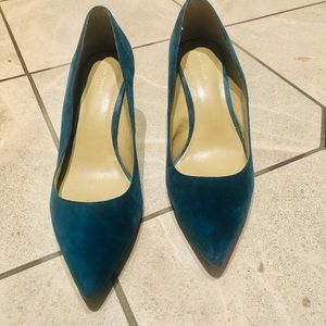 Preowned Ann Taylor teal suede pumps